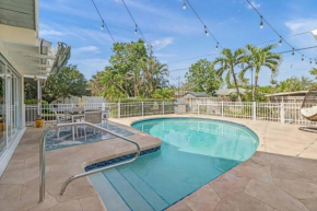 House w/ heated pool in Naples 5 min to beach